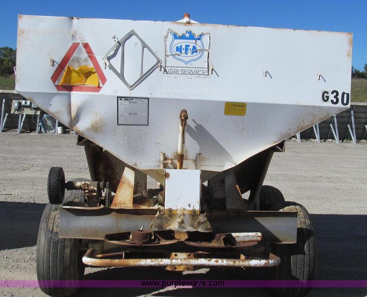 image for item G2142 Mobility 500 fertilizer spreader