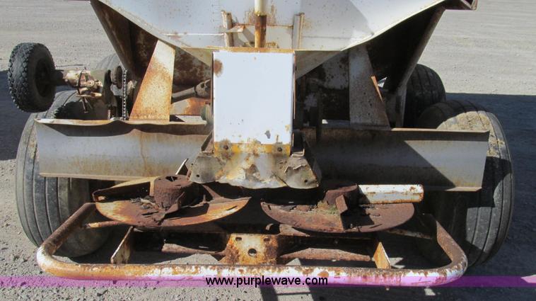image for item G2142 Mobility 500 fertilizer spreader