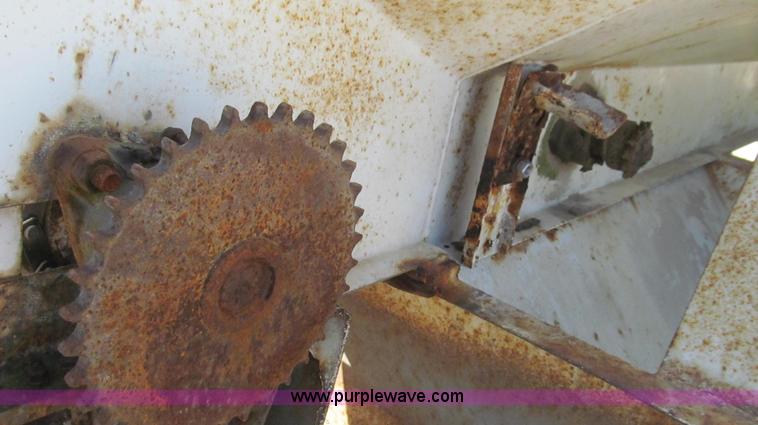 image for item G2142 Mobility 500 fertilizer spreader