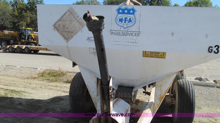 image for item G2143 Mobility 500 fertilizer spreader