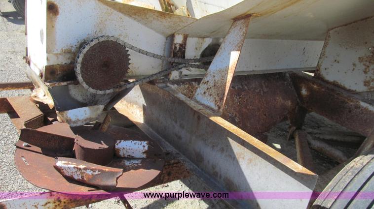 image for item G2143 Mobility 500 fertilizer spreader