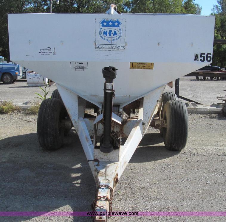 image for item G2145 Mobility 500 fertilizer spreader