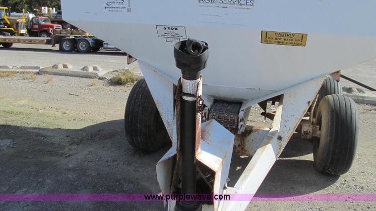 image for item G2145 Mobility 500 fertilizer spreader