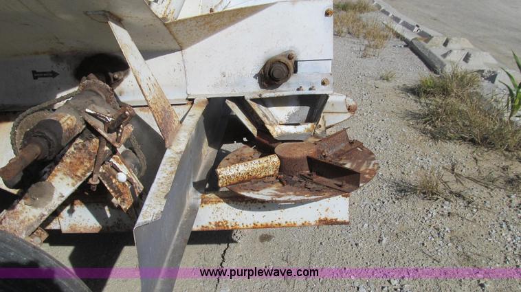 image for item G2145 Mobility 500 fertilizer spreader