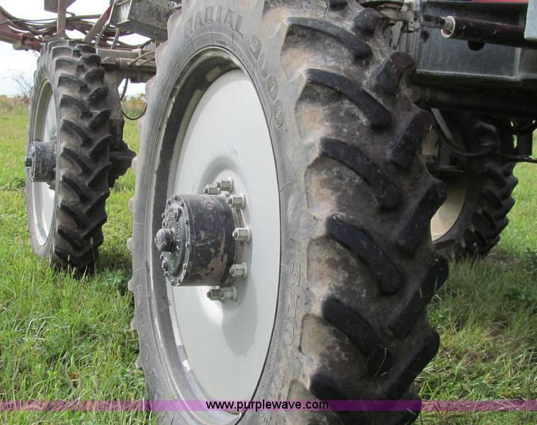 image for item G2157 2003 Case IH SPX3185 self-propelled sprayer