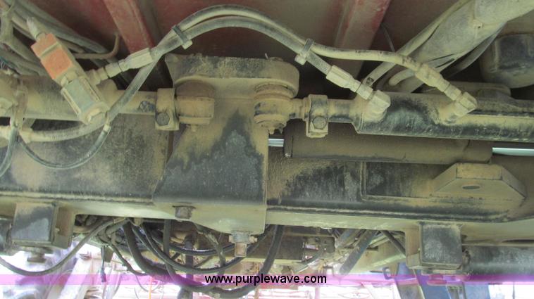 image for item G2157 2003 Case IH SPX3185 self-propelled sprayer