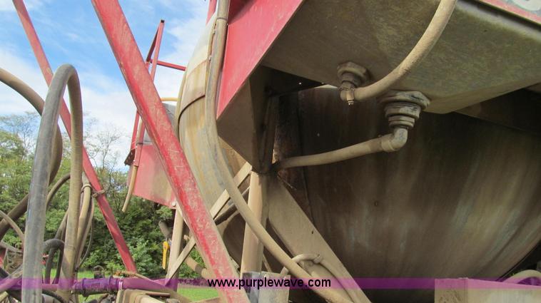 image for item G2157 2003 Case IH SPX3185 self-propelled sprayer