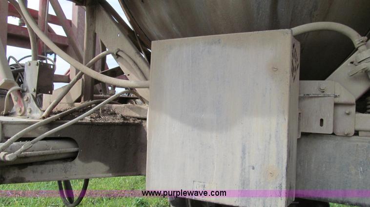 image for item G2157 2003 Case IH SPX3185 self-propelled sprayer