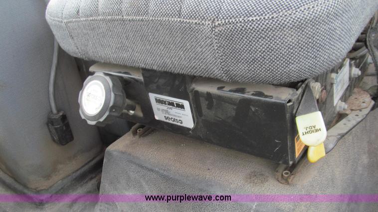 image for item G2157 2003 Case IH SPX3185 self-propelled sprayer