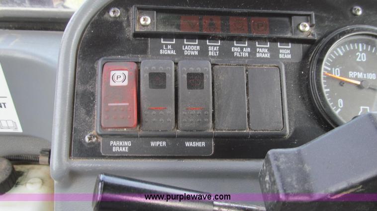 image for item G2157 2003 Case IH SPX3185 self-propelled sprayer