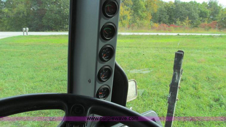 image for item G2157 2003 Case IH SPX3185 self-propelled sprayer