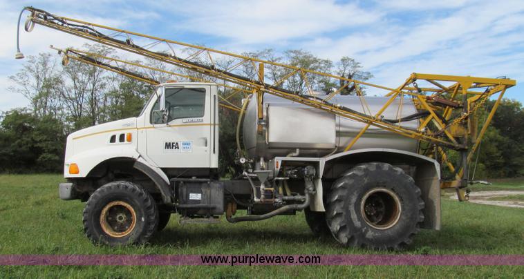 image for item G2158 1997 Ford L8513 Louisville 113 liquid fertilizer truck