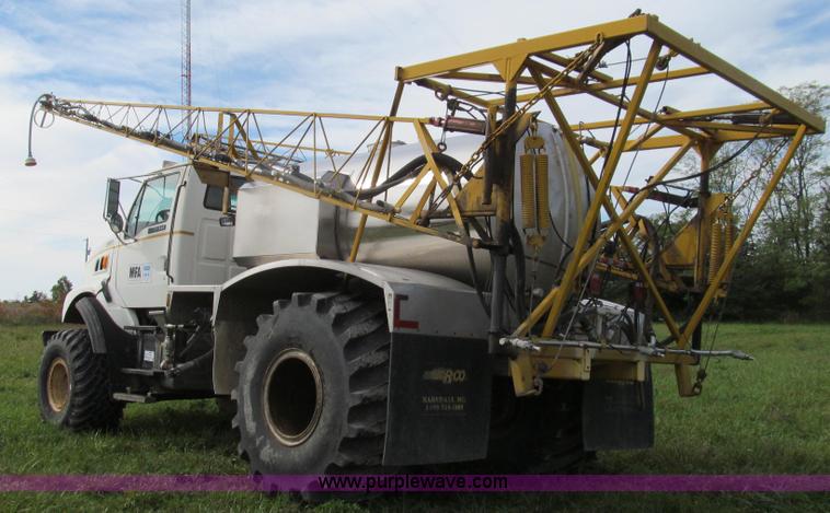 image for item G2158 1997 Ford L8513 Louisville 113 liquid fertilizer truck