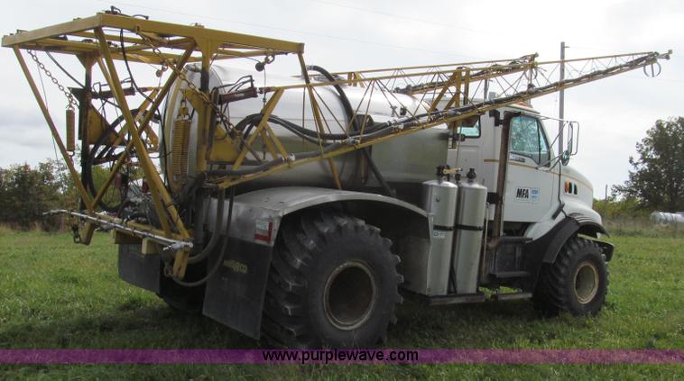 image for item G2158 1997 Ford L8513 Louisville 113 liquid fertilizer truck