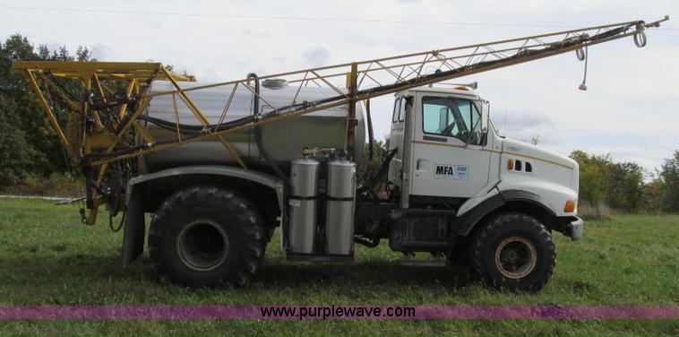 image for item G2158 1997 Ford L8513 Louisville 113 liquid fertilizer truck