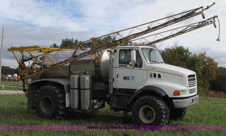 image for item G2158 1997 Ford L8513 Louisville 113 liquid fertilizer truck
