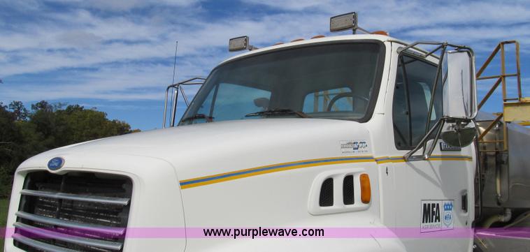 image for item G2158 1997 Ford L8513 Louisville 113 liquid fertilizer truck