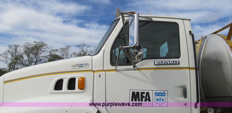 image for item G2158 1997 Ford L8513 Louisville 113 liquid fertilizer truck