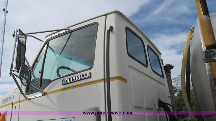 image for item G2158 1997 Ford L8513 Louisville 113 liquid fertilizer truck