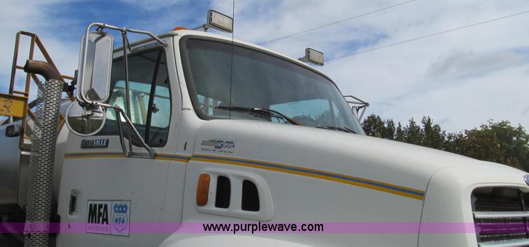 image for item G2158 1997 Ford L8513 Louisville 113 liquid fertilizer truck