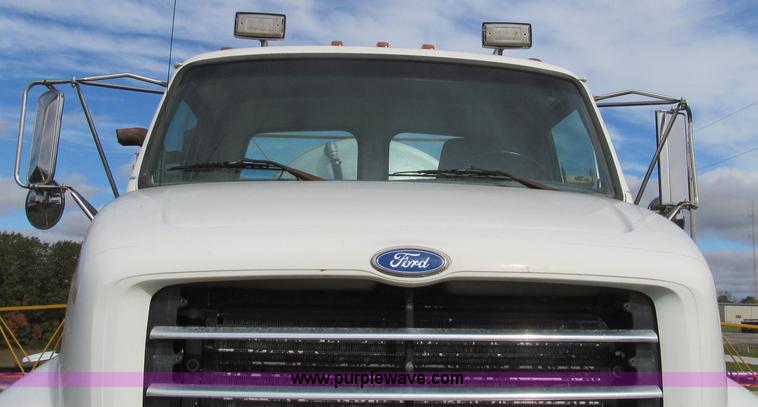 image for item G2158 1997 Ford L8513 Louisville 113 liquid fertilizer truck