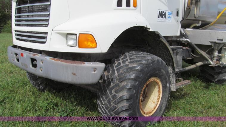 image for item G2158 1997 Ford L8513 Louisville 113 liquid fertilizer truck