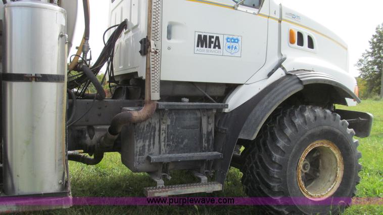 image for item G2158 1997 Ford L8513 Louisville 113 liquid fertilizer truck