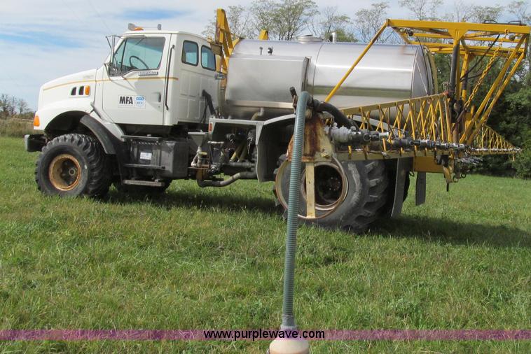 image for item G2158 1997 Ford L8513 Louisville 113 liquid fertilizer truck