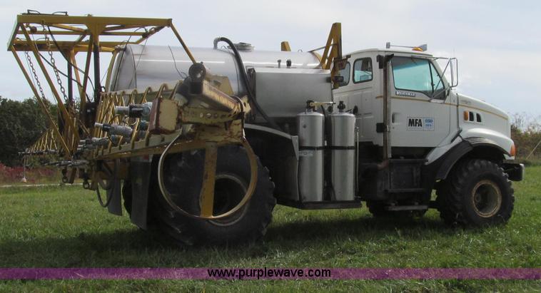 image for item G2158 1997 Ford L8513 Louisville 113 liquid fertilizer truck