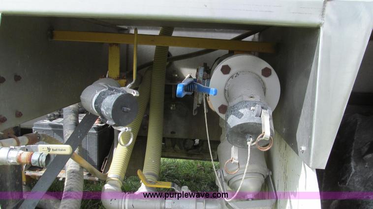 image for item G2158 1997 Ford L8513 Louisville 113 liquid fertilizer truck