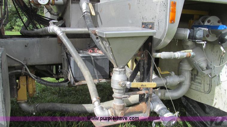 image for item G2158 1997 Ford L8513 Louisville 113 liquid fertilizer truck
