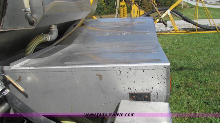 image for item G2158 1997 Ford L8513 Louisville 113 liquid fertilizer truck