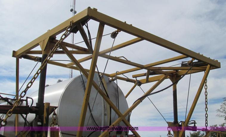 image for item G2158 1997 Ford L8513 Louisville 113 liquid fertilizer truck