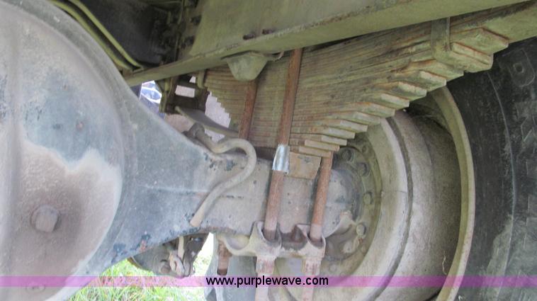 image for item G2158 1997 Ford L8513 Louisville 113 liquid fertilizer truck