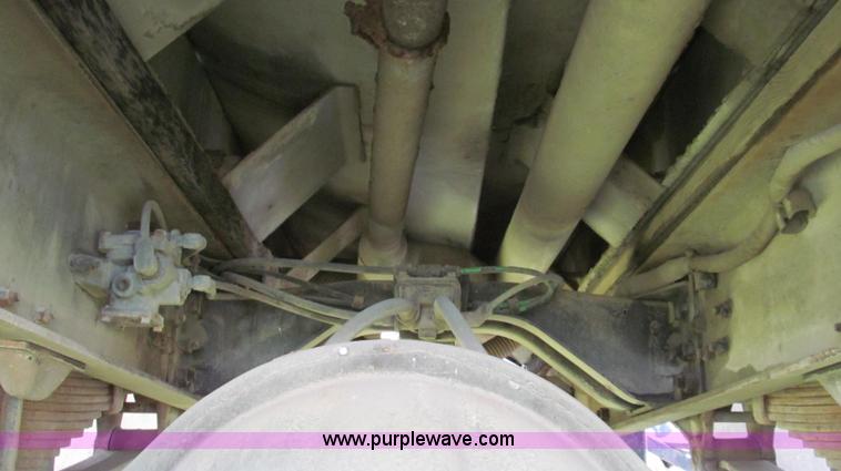 image for item G2158 1997 Ford L8513 Louisville 113 liquid fertilizer truck