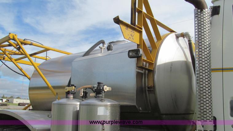 image for item G2158 1997 Ford L8513 Louisville 113 liquid fertilizer truck