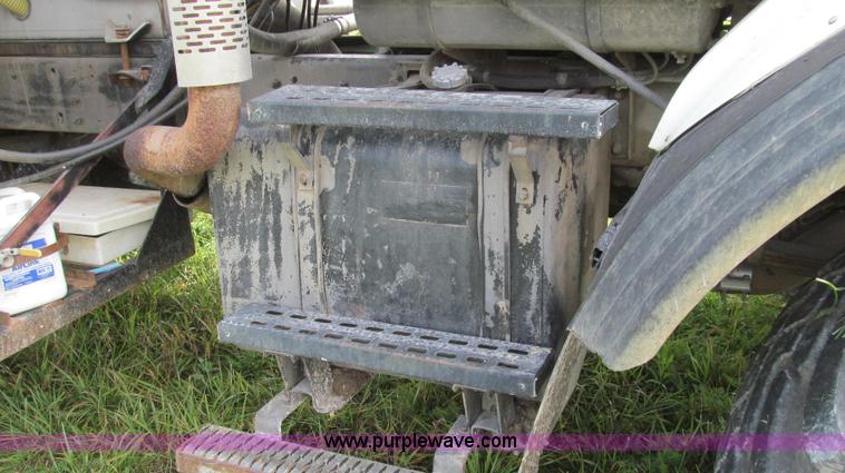 image for item G2158 1997 Ford L8513 Louisville 113 liquid fertilizer truck