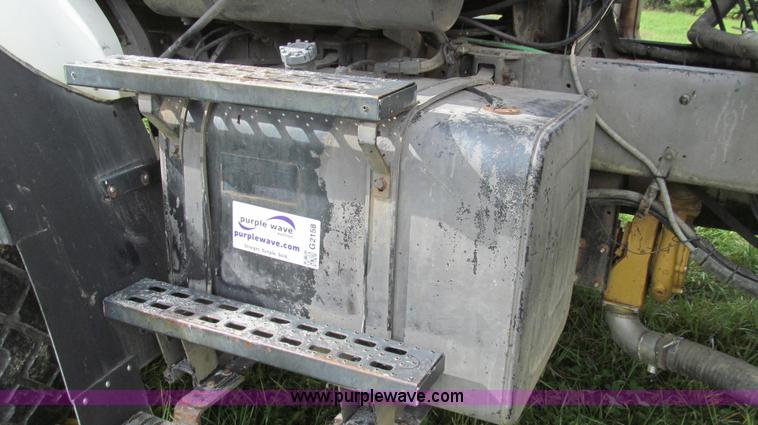 image for item G2158 1997 Ford L8513 Louisville 113 liquid fertilizer truck