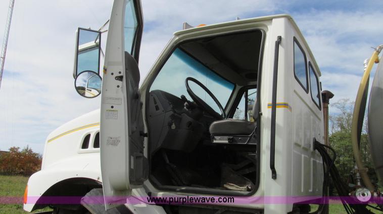 image for item G2158 1997 Ford L8513 Louisville 113 liquid fertilizer truck