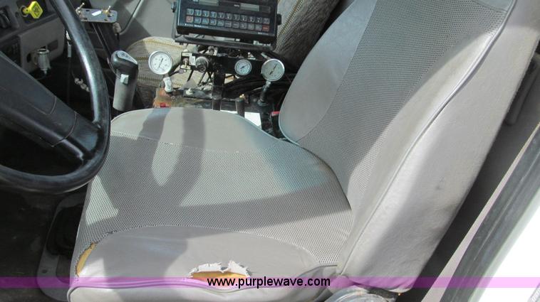 image for item G2158 1997 Ford L8513 Louisville 113 liquid fertilizer truck