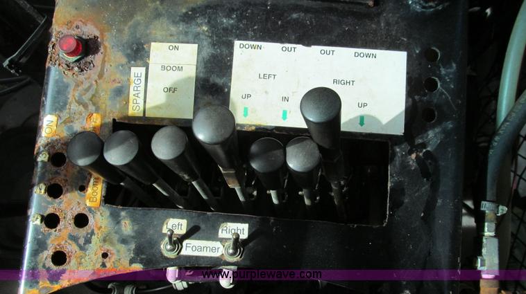 image for item G2158 1997 Ford L8513 Louisville 113 liquid fertilizer truck