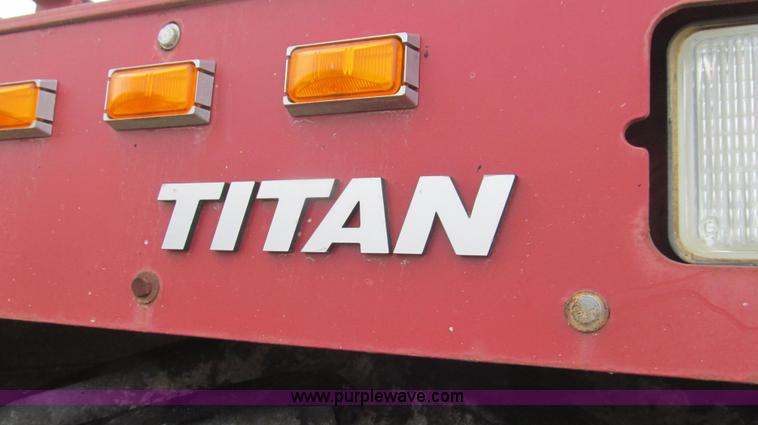 image for item G2159 1999 Case IH Titan FLX3300 self-propelled sprayer