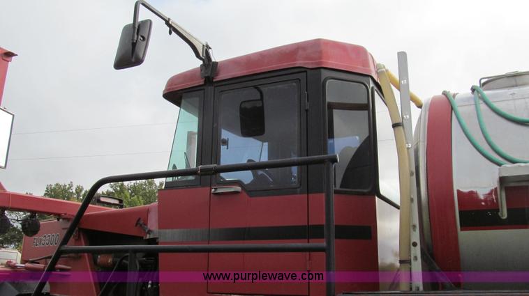 image for item G2159 1999 Case IH Titan FLX3300 self-propelled sprayer