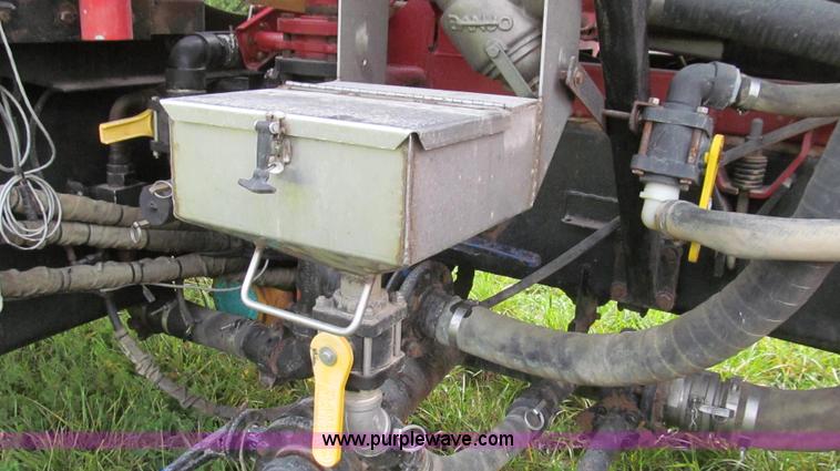 image for item G2159 1999 Case IH Titan FLX3300 self-propelled sprayer