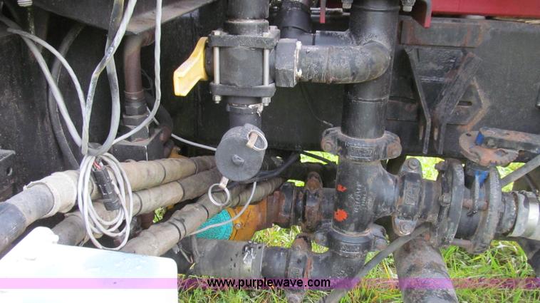 image for item G2159 1999 Case IH Titan FLX3300 self-propelled sprayer