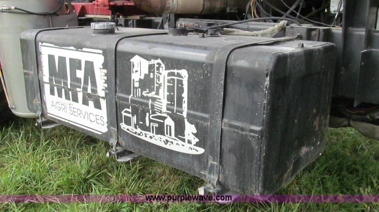 image for item G2159 1999 Case IH Titan FLX3300 self-propelled sprayer