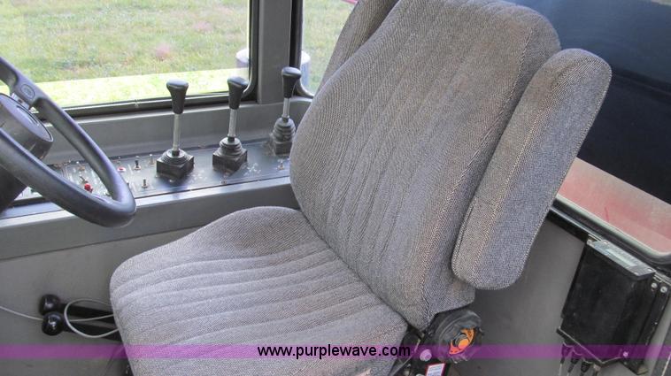 image for item G2159 1999 Case IH Titan FLX3300 self-propelled sprayer