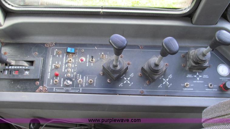 image for item G2159 1999 Case IH Titan FLX3300 self-propelled sprayer