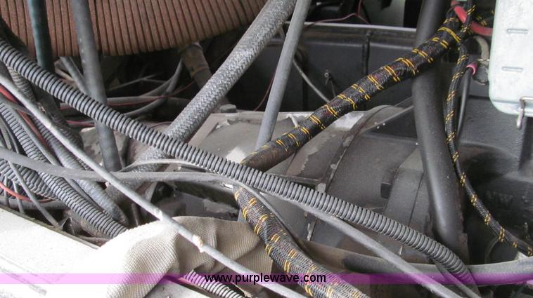 image for item G2159 1999 Case IH Titan FLX3300 self-propelled sprayer