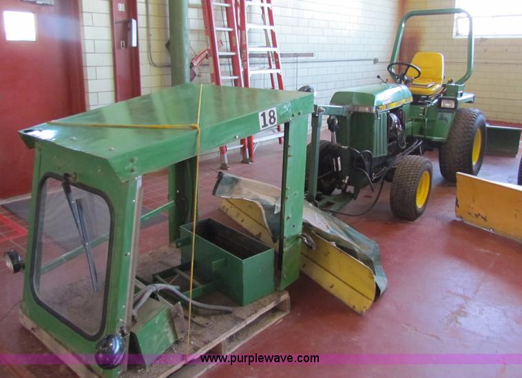 image for item G4291 1991 John Deere 755 MFWD tractor